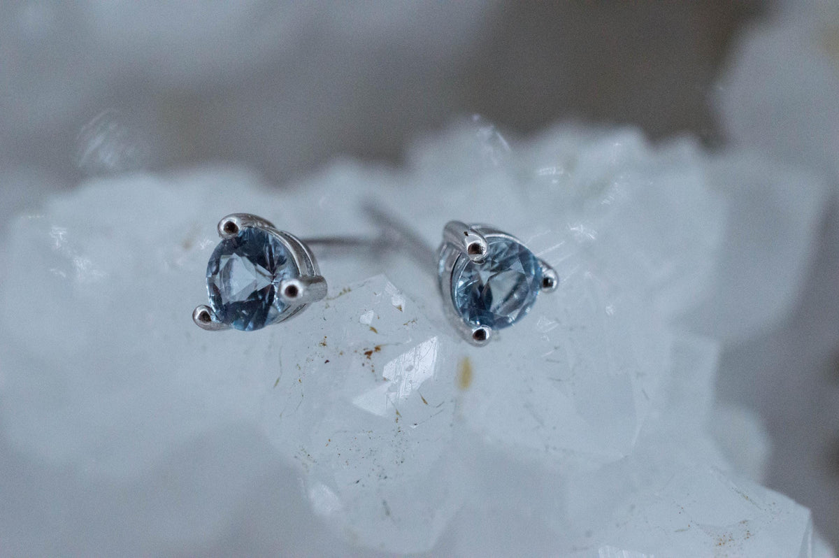 Aquamarine Earrings; Natural Untreated Brazil Aquamarine; 0.290cts