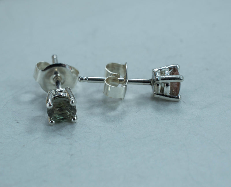 Green Oregon Sunstone Sterling Silver Earrings; Natural Untreated Sunstone; 0.480cts