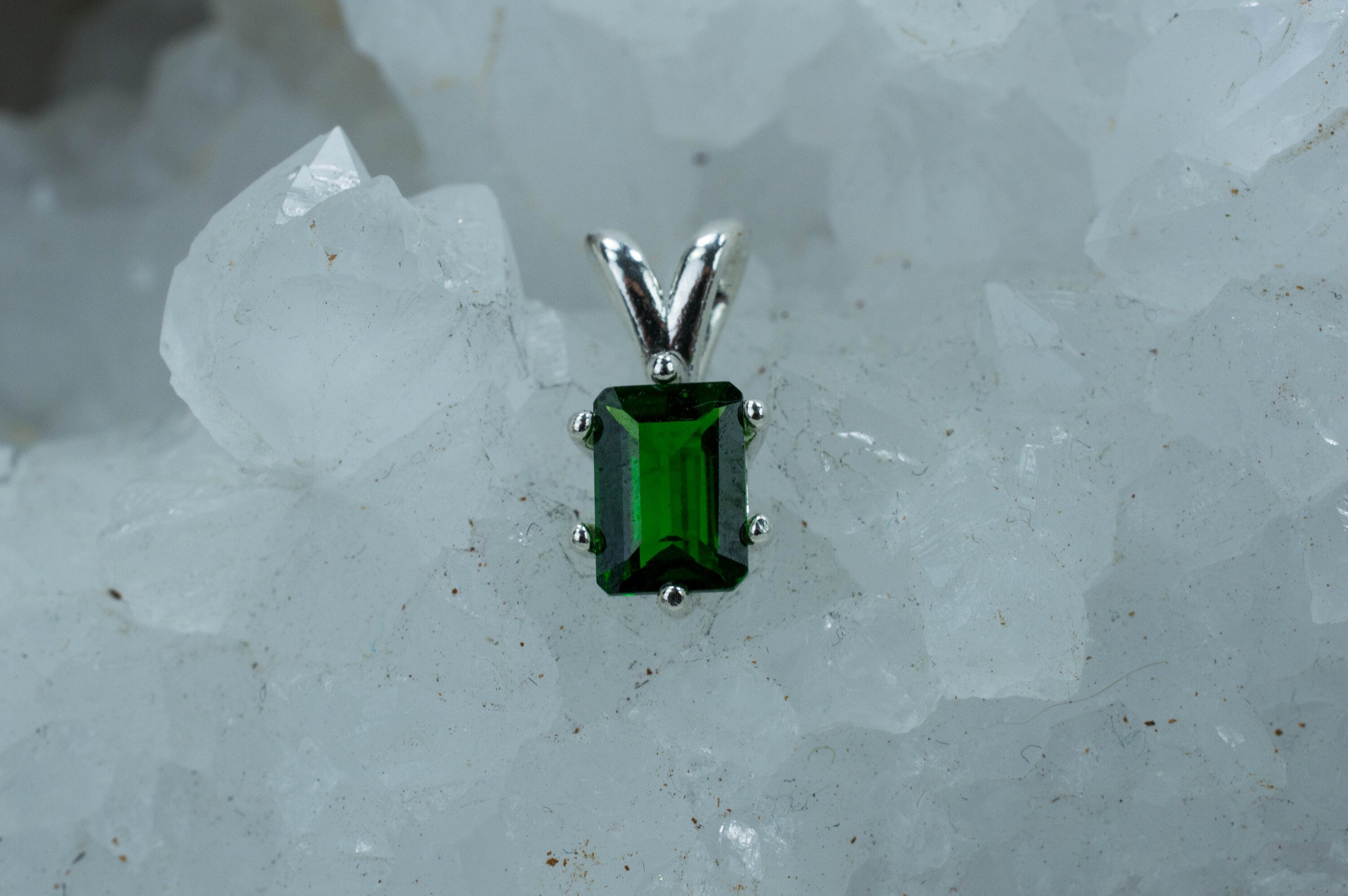 Chrome on sale diopside pendant