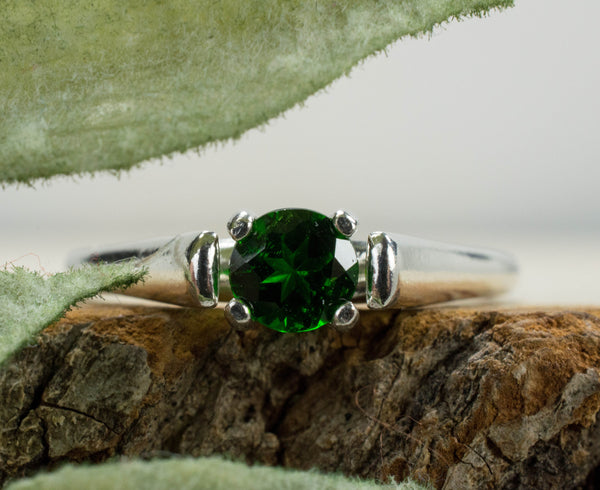 Chrome Diopside Ring; Untreated Natural Diopside