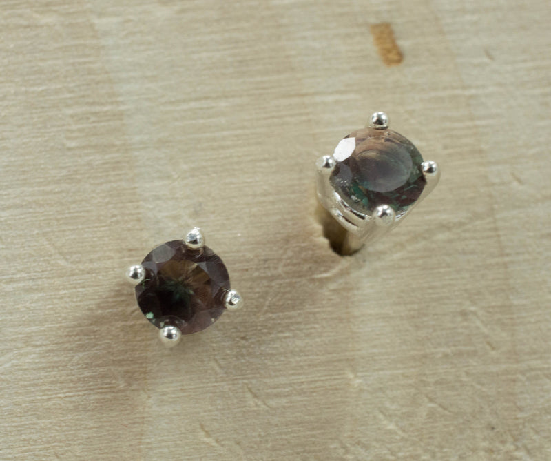 Green Oregon Sunstone Earrings; Natural Untreated Sunstone; 0.455cts