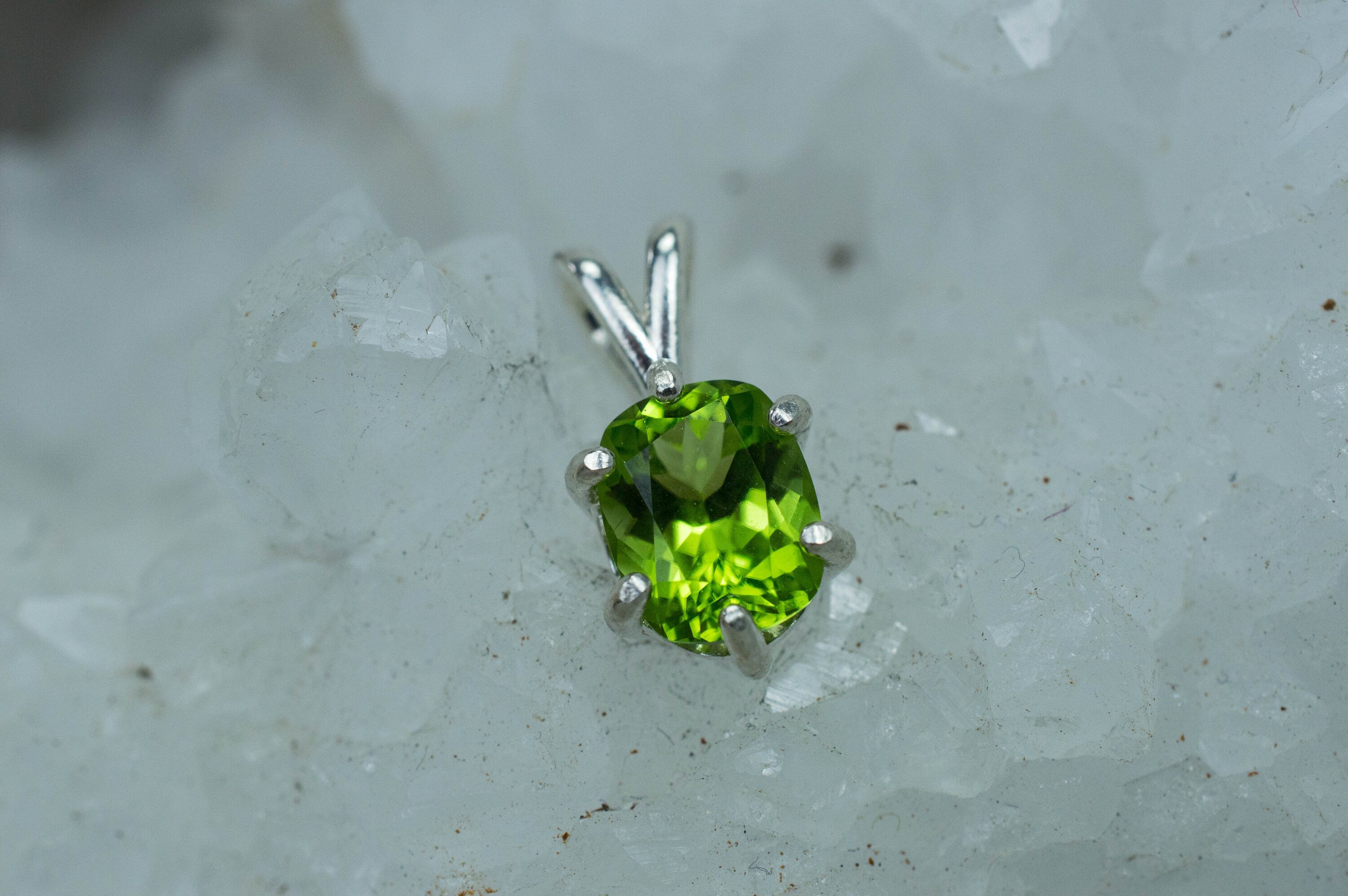 Peridot Pendant; Genuine Untreated Pakistan Peridot; 2.050cts - Mark Oliver Gems